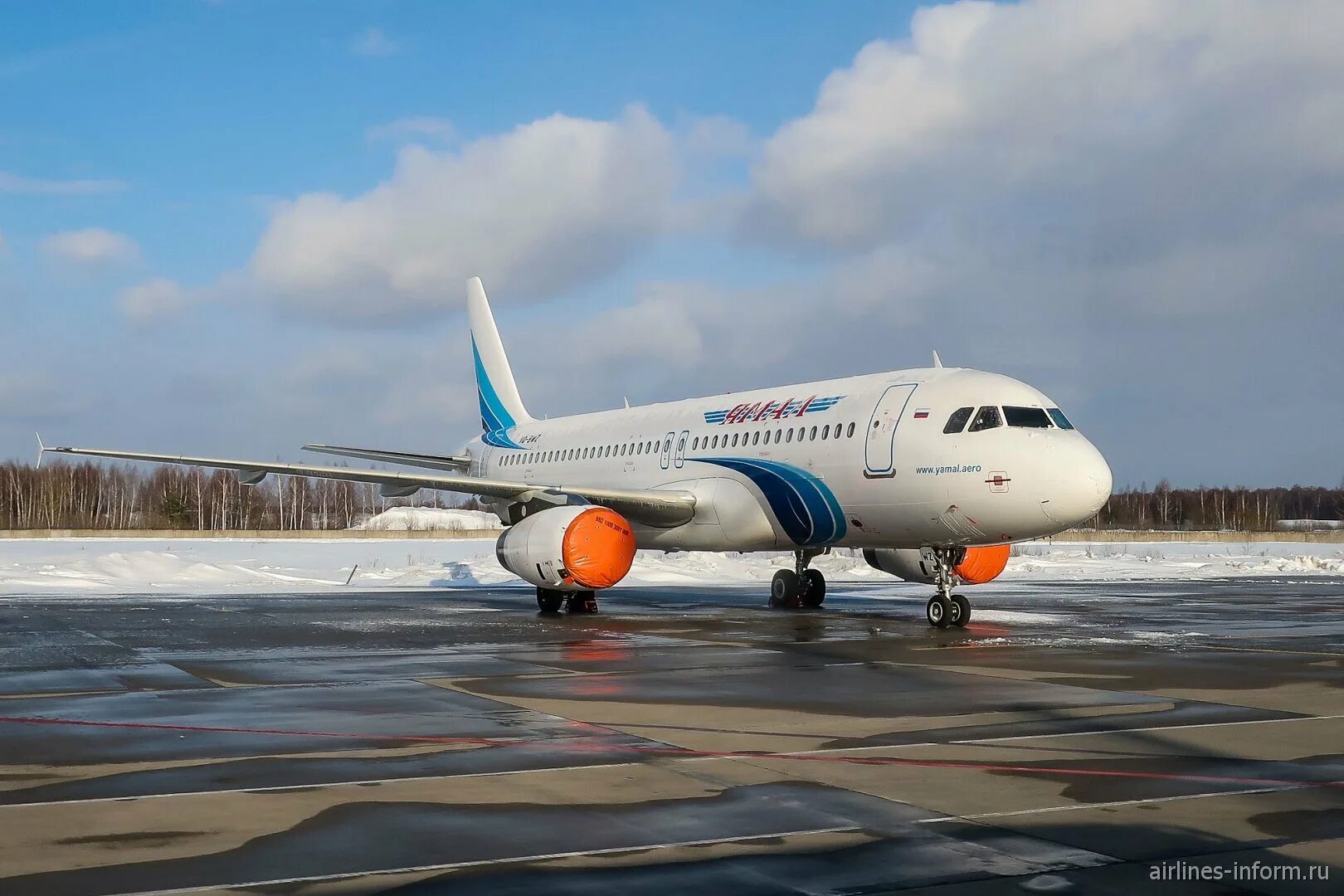 Уфа салехард самолет. Аэробус а320 Ямал. Airbus-320 авиакомпании «Ямал». Airbus a321 Ямал. Самолет Ямал Аэробус 320.