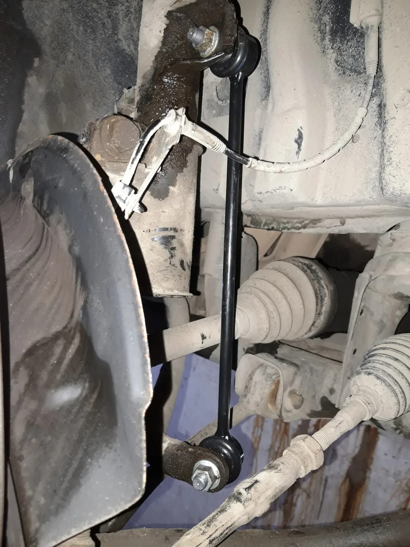 Стойки стабилизатора хайма 3. Замена стоек стабилизатора бмв. Бмв м5 е70 2011 год дизель стойка стабилизатора. Замена стойки стабилизатора бмв е 40. Стойка стабилизатора бмв х5.