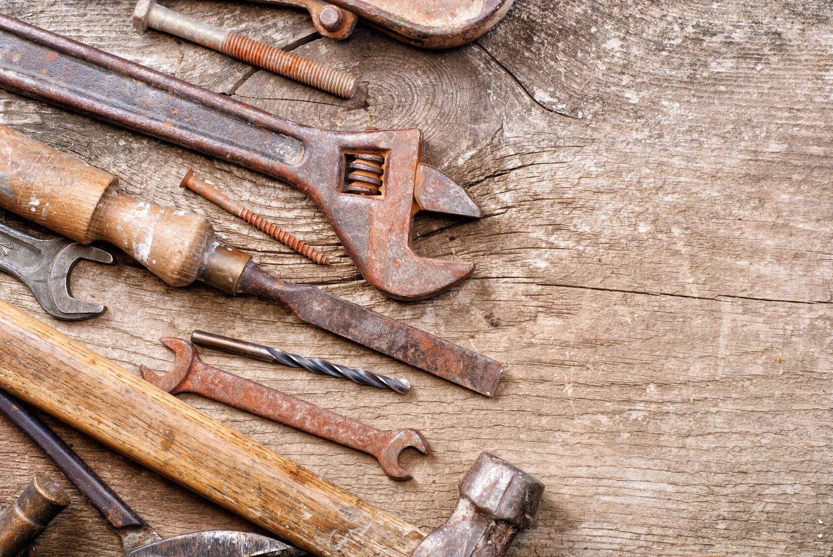 Rust tools. Старые инструменты. Ржавые инструменты. Старинные железные инструменты. Старинный металлический инструмент.