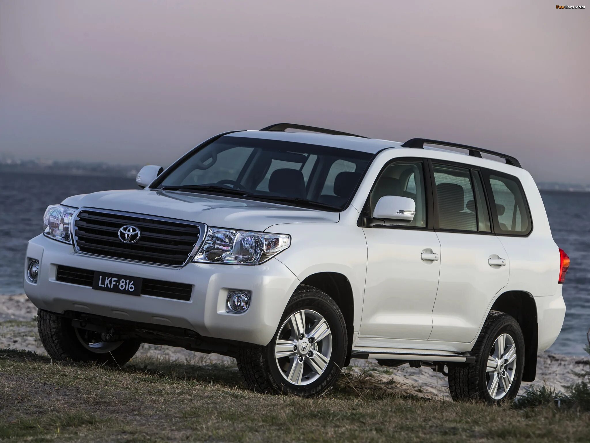 Ленд крузер цвета. Toyota land cruiser белый. белый джип тойота ленд крузер. ленд крузер 200 белый. тайота ланг крузер белая.