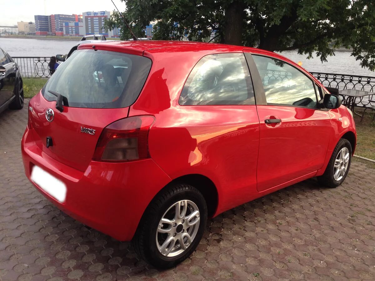 Тойота ярис продажа. Тойота Ярис 2008 красная. Toyota Yaris 2007. Тойота Ярис 2007 хэтчбек. Тойота Ярис красная.