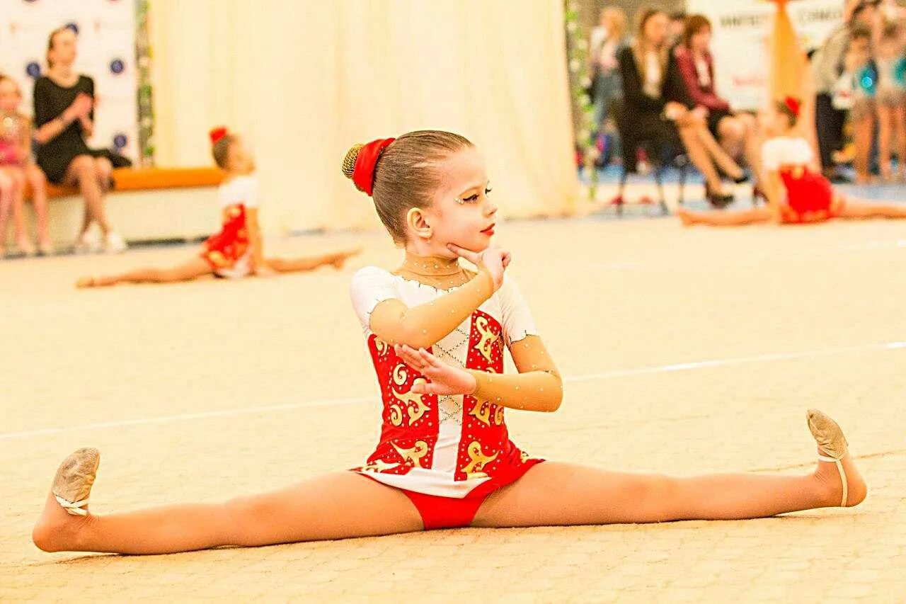 юные видео 4. милая юная девушка. эшли бенсон отвязные каникулы. модель ivan gorokhov, алла емельянова. юные видео 4.