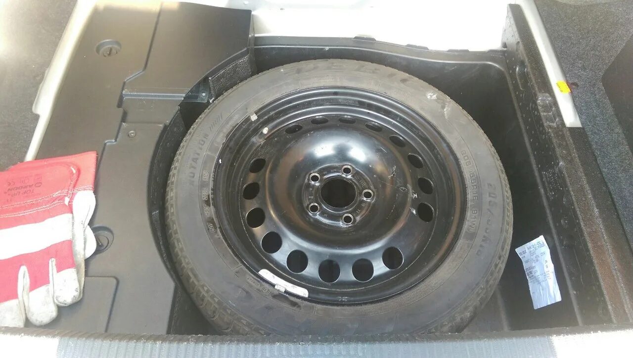 Запаска королла 120. Mercedes benz glc запасное колесо. Freelander 2 докатка 2014. Докатка nissan qashqai j10. Запаска тойота ярис 2017.