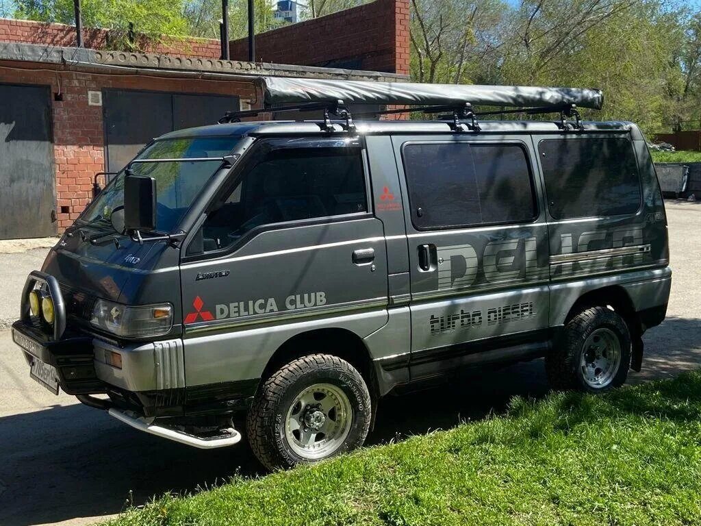 Митсубиси Делика 1992. Mitsubishi Delica 1992 года. Мицубиси Делика 1992 года. Митсубиси Делика 1992 салон. 85 лс