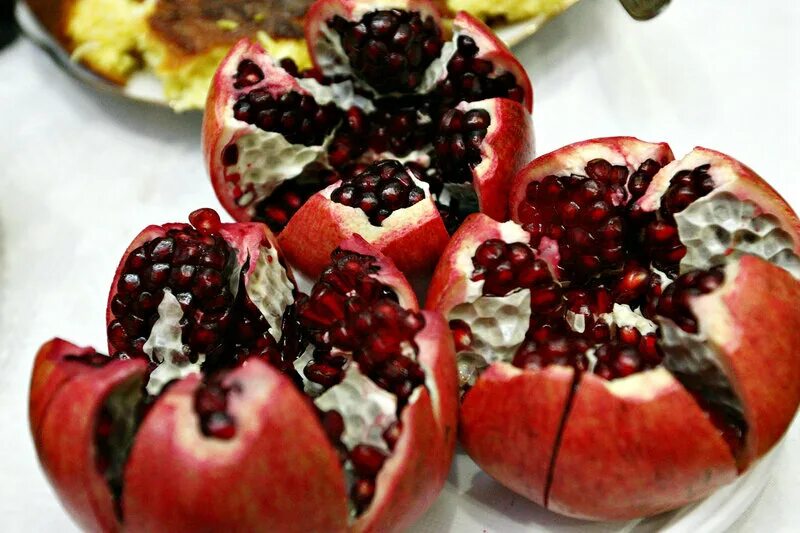 Гранатовый фон. 2 граната в день. 2 граната в день. Праздник граната гейчай. Праздник граната гейчай.