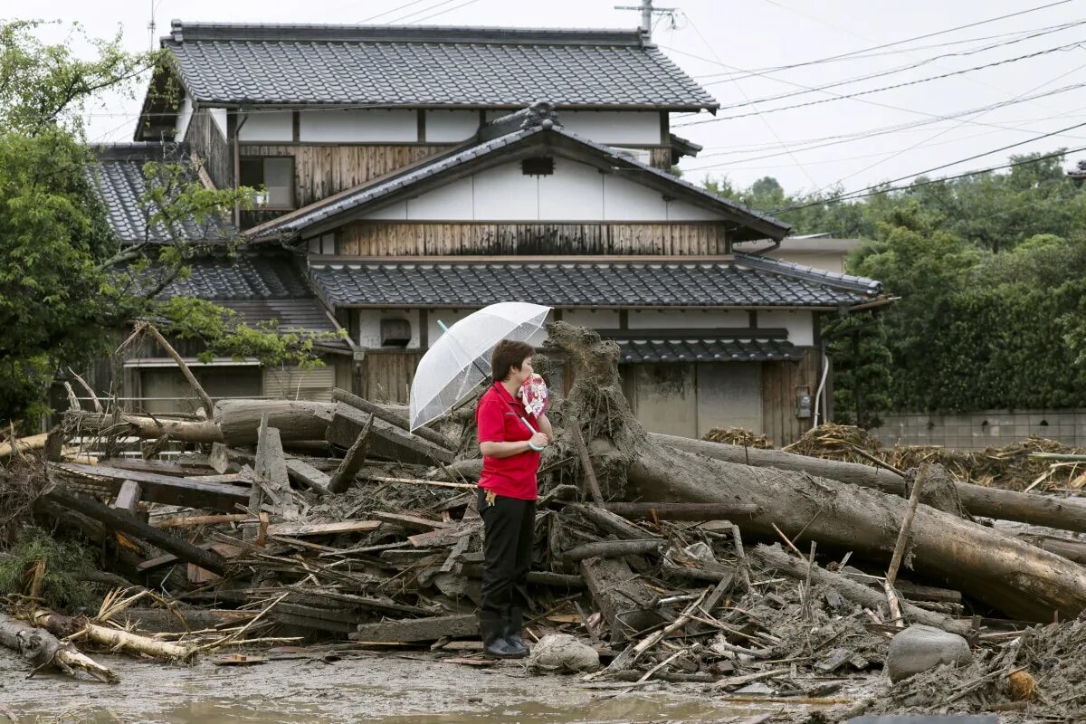 Последствия наводнения. Ущерб от наводнений. Последствия наводнений. Наводнение в Японии 2001. Последствия наводнений для человека.