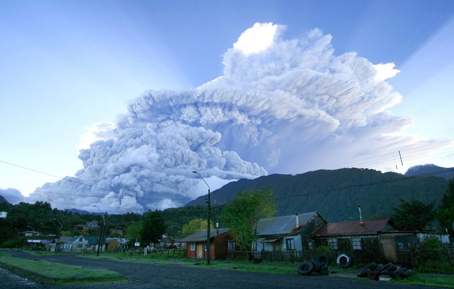 Nature disasters. Чайтен Чили. Вулкан Чайтен. Извержение вулкана Кальбуко. Чили. Вулкан Пуйеуэ Чили.