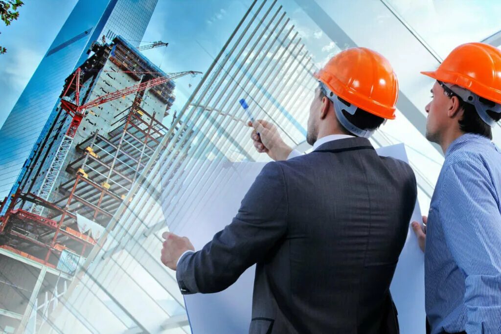 Строительное предприятие. Цифровые технологии в машиностроении. Диагностика станка. Человек в каске. Строительно монтажные работы.