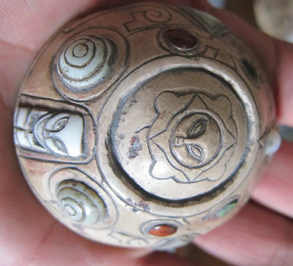 научная фантастика. инопланетные артефакты. магические артефакты из игр. магические предметы. тессеракт камень бесконечности.