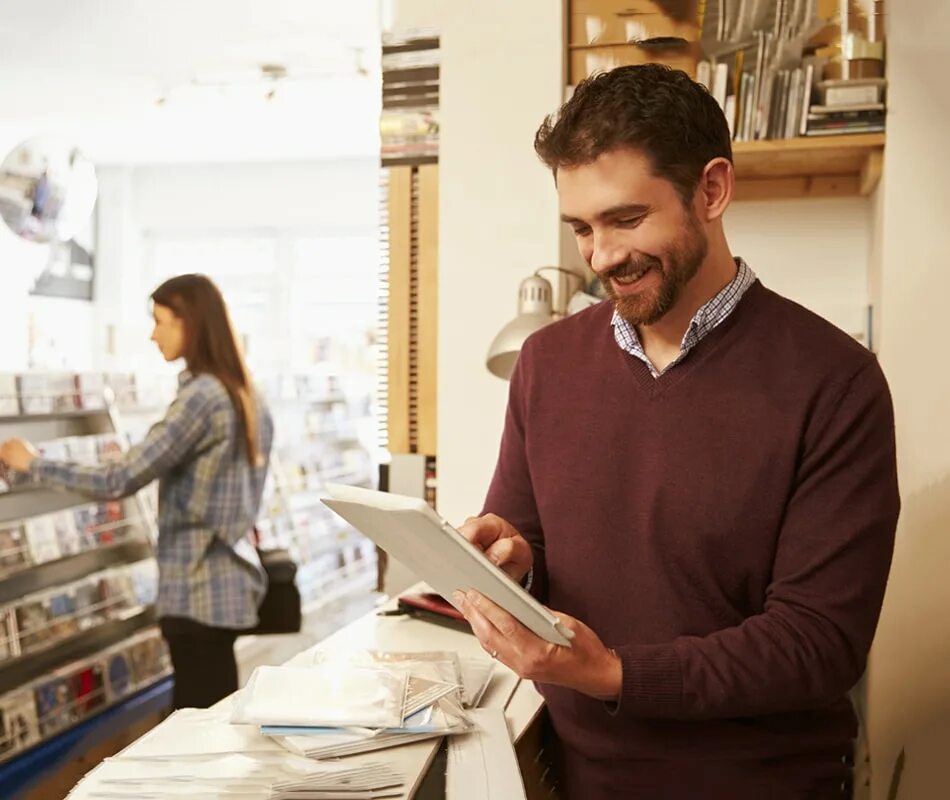 Человек который использует товар. Человек который использует товар. Человек который использует товар. Поднятие цен фото. Покупатель иллюстрация.