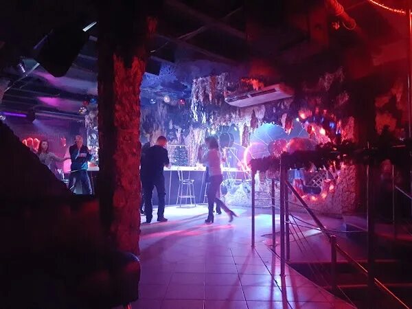 Кафе мадо березники. Клубы березники. Клуб мадо березники. Клубы березники ночные. Ночной клуб эфир березники.