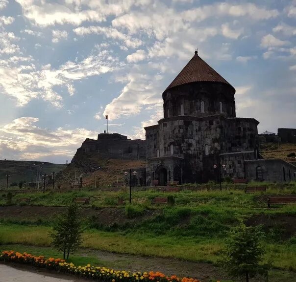 Карс н. Карс древняя столица Армении. Крепость карс Турция. Армянские церкви в Карсе. Церковь Аракелоц в Карсе.