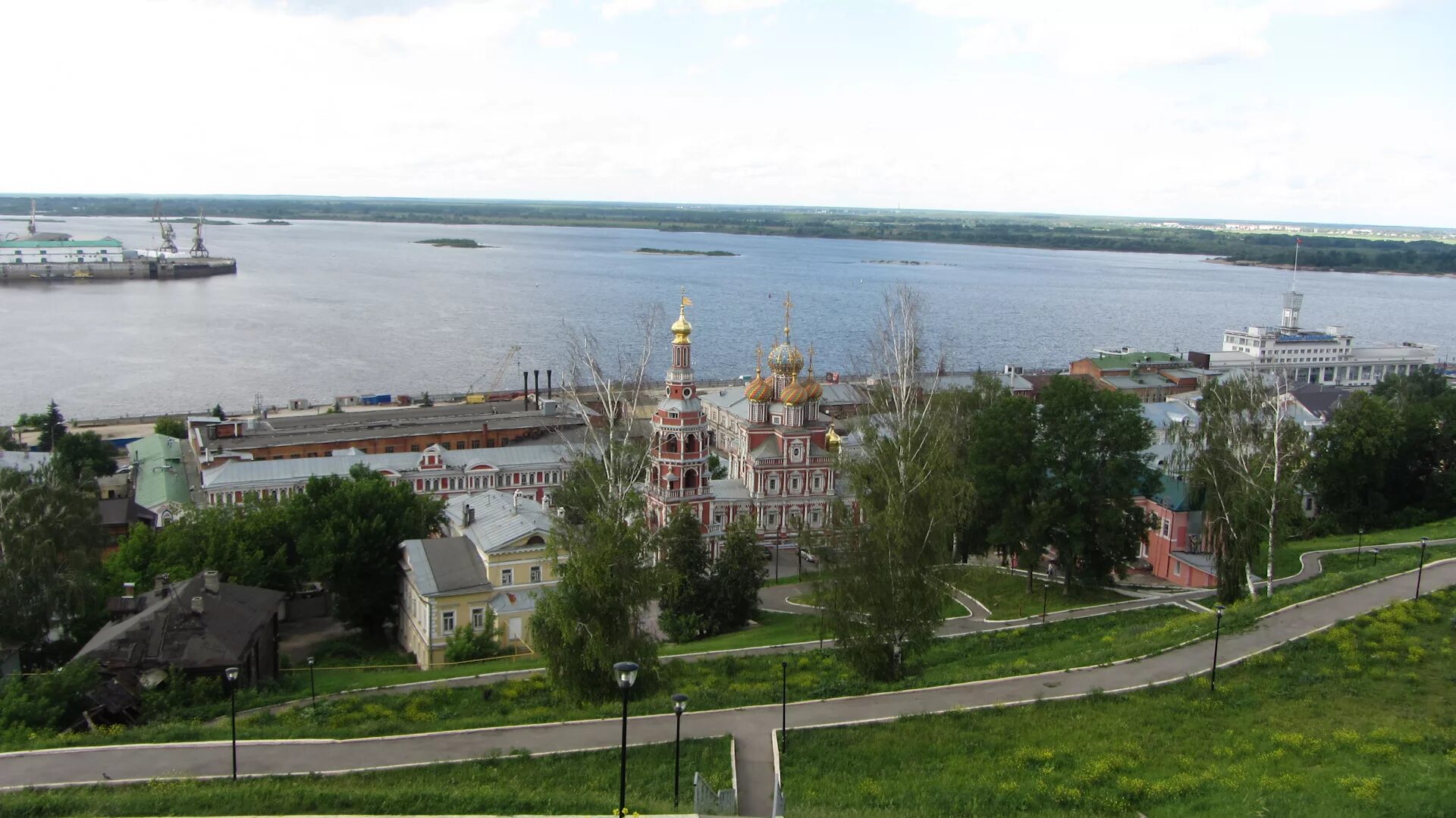 Сколько от нижнего до ульяновска. Нижний Новгород Ульяновск. Нижняя Ульяновск. Ульяновская Нижний Новгород. Стрелка в Ульяновске с нижней террасы.