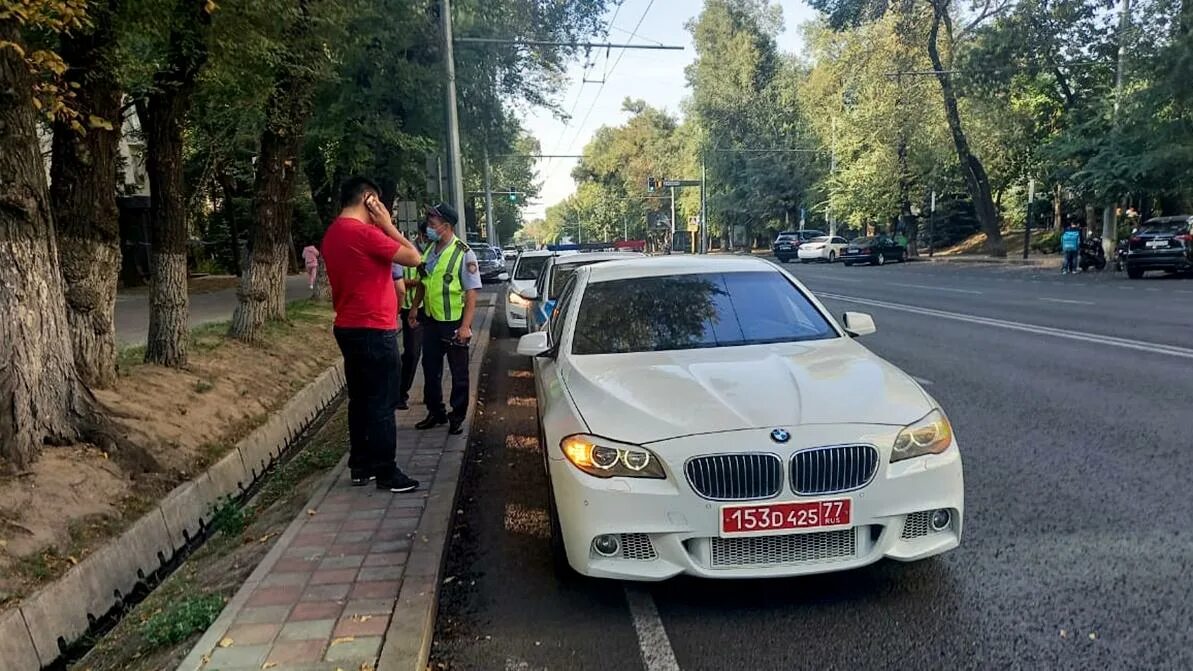 Еду в казахстан на машине. Номера машин посольств. Дипломатическая машина. Машины посольства. Номера посольства.