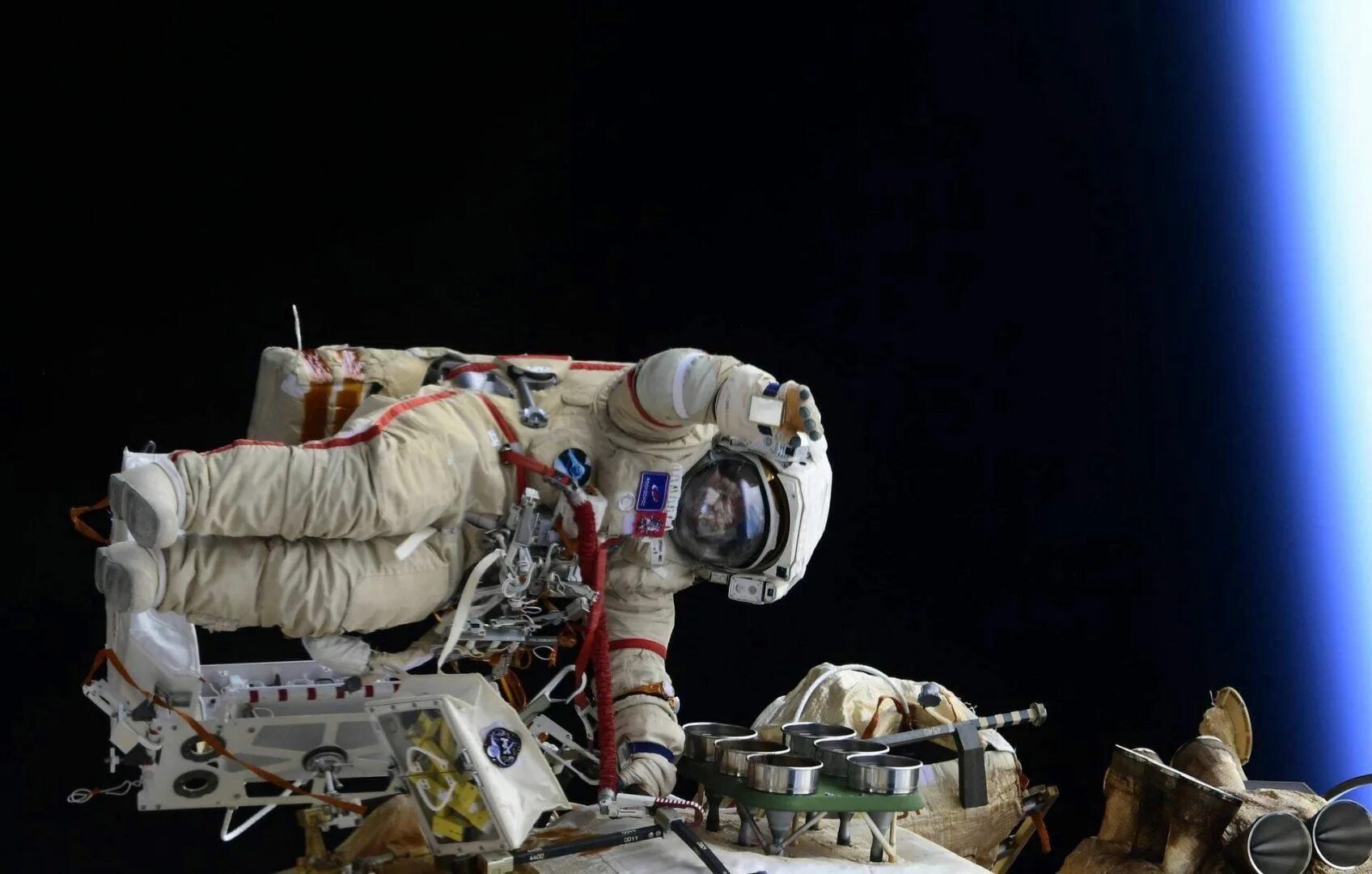 Программу открытый космос. Фотосессия Роскосмоса Космонавтов Роскосмос 2022.