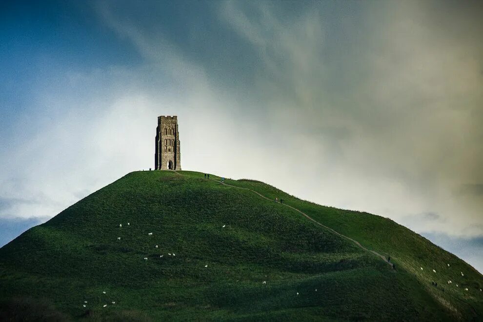 Говорящий холм. Холм Святого Михаила Гластонбери. Башня Гластонбери, Великобритания. Холм Святого Михаила Сомерсет.