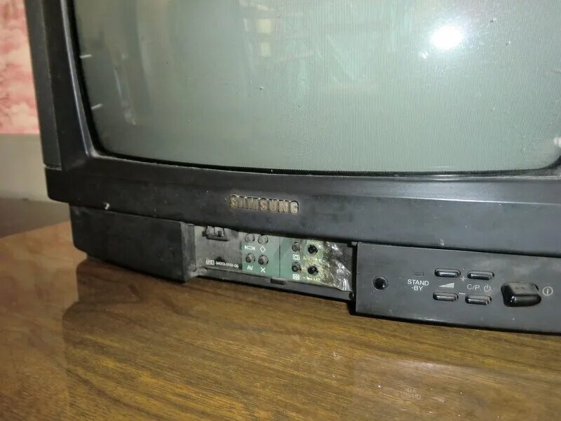 Бэушные телевизоры. Старый телевизор Samsung с кассетником. Бэушный телевизор с номером хозяина. Бэушные телевизоры в Оренбурге.