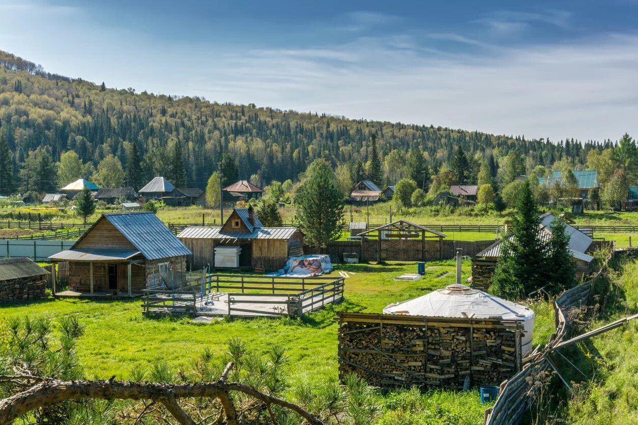 В селе. Деревни России. Красивая деревня. Деревня в Сибири.