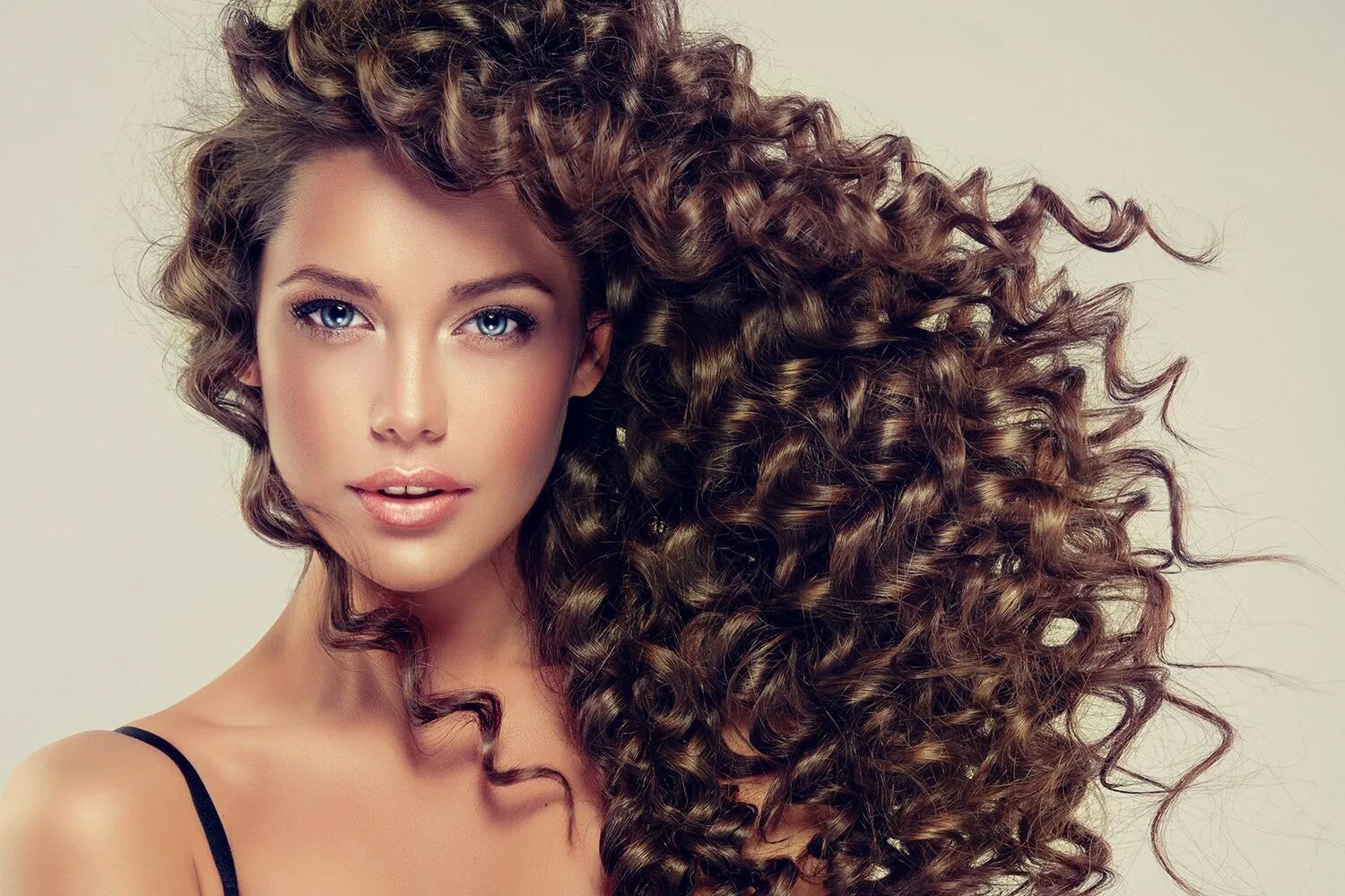 Кудри ангела боб. Биозавивка 2022. Перманент волос. Эстель фрисаж хим завивка. Выпрямление волос кератином после химической завивки.