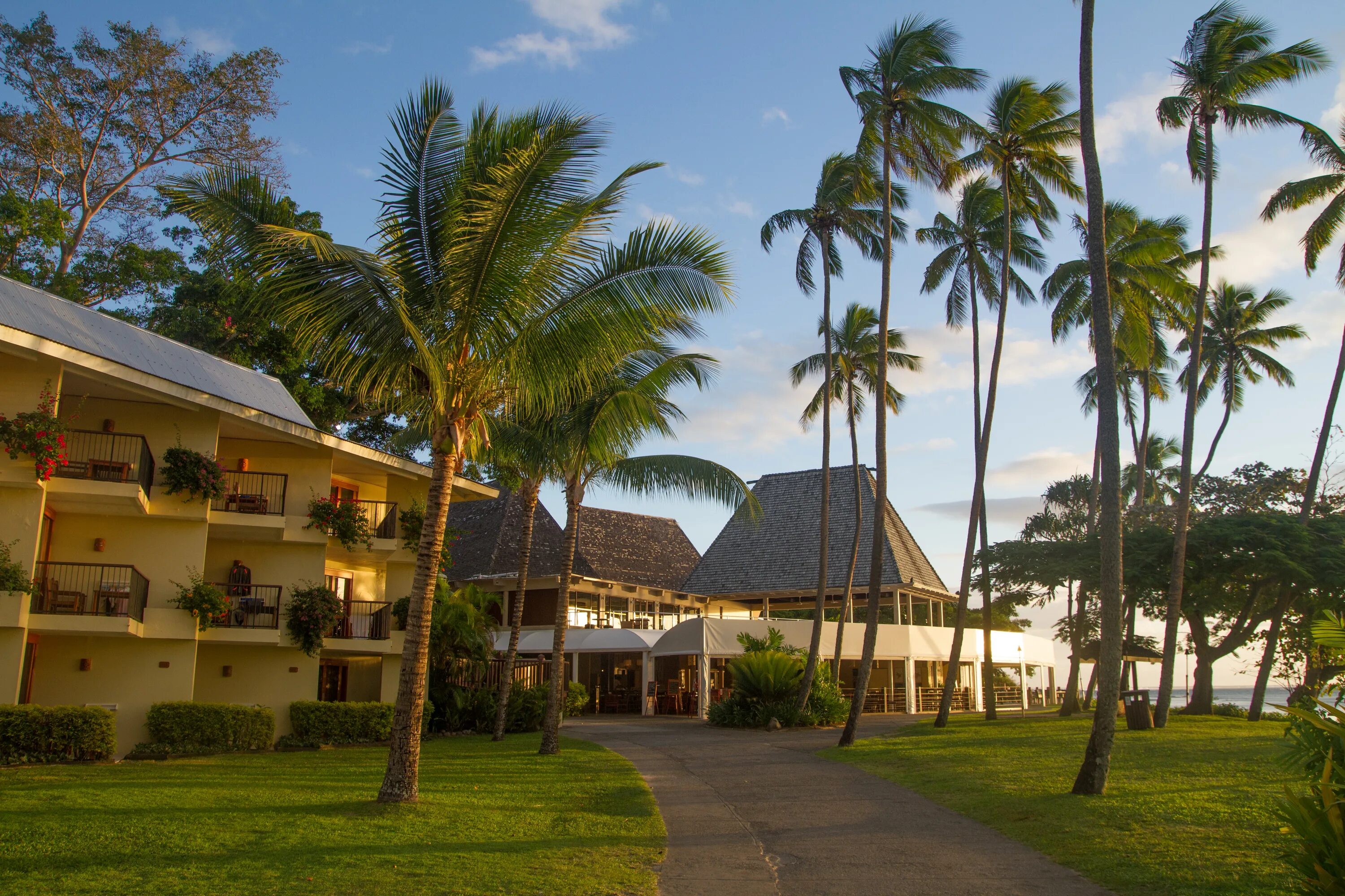 Shangri la hambantota. Шангри ла Шри Ланка. Shangri la Bentota. Shangri la Malibu. Shangri la Fiji.