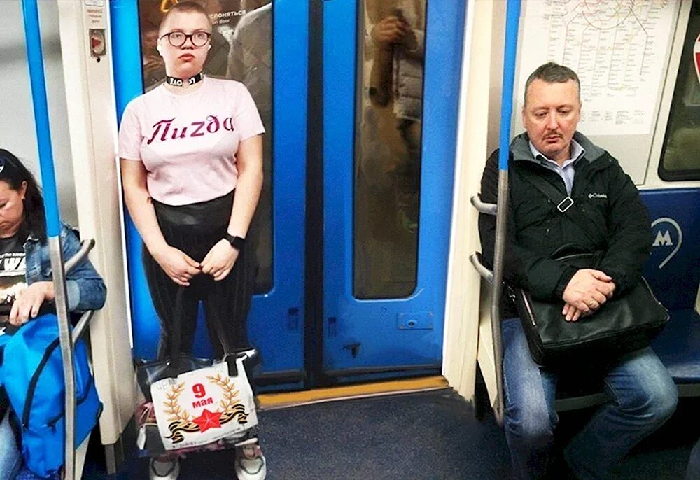 Девушка поющая в метро. Девушка поющая в метро
