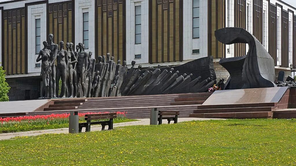 Памятник великим жертвам войны. Мемориальный комплекс на Поклонной горе в Москве. Поклонная гора трагедия народов. Поклонная гора памятник трагедия народов. Памятник Церетели в Москве на Поклонной горе.