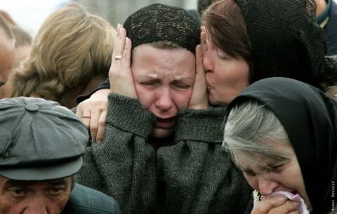 Несут хоронят плачет слушать
