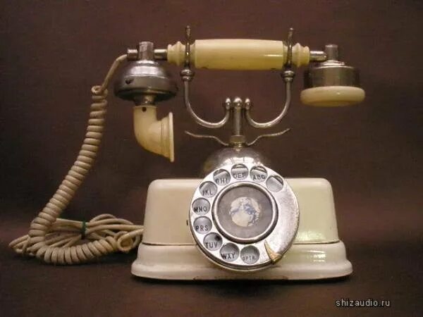 радиотелефон 1995-98. первый мобильный телефон. первый телефонный аппарат. первый бакелит телефон (1931). сотовый телефон 80 годов.