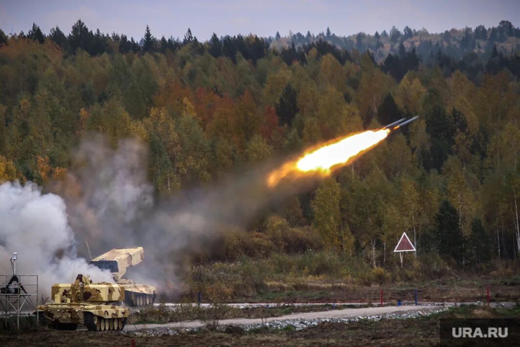 Залп ракет. Военный полигон. Аэродром для ракет. Боевые ракеты России. Обстрел ракетами украины сегодня