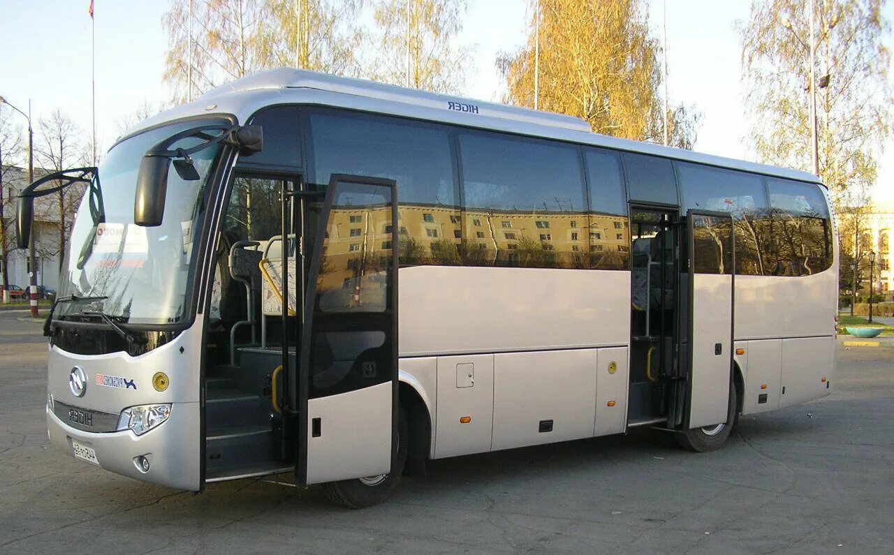 Туристический автобус цена. Автобус Higer 35. Хайгер 35 мест. Автобус Хайгер KLQ. Хагер автобус туристический 35 мест.