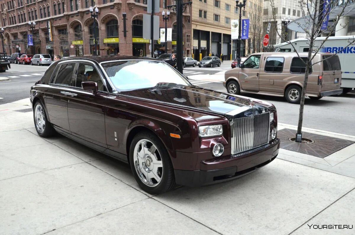 Машина похожая на ройс ройс. Rolls Royce Phantom 2006. Роллс Ройс 70. Rolls Royce и Аурус. Rolls-Royce Phantom (VII).