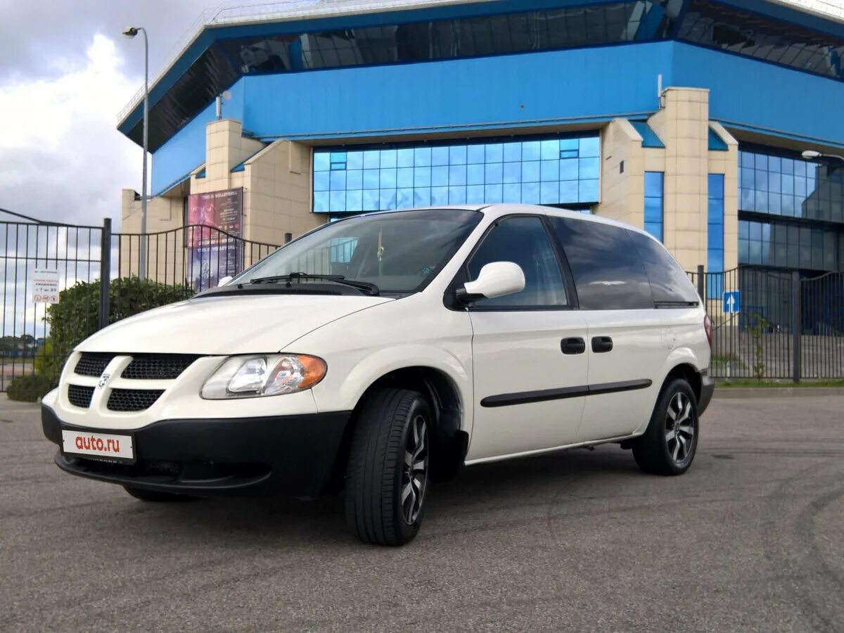 Караван бел. Dodge Caravan 2003. Dodge Caravan 2003 серебристый. Додж Караван белый. Dodge Caravan белый.