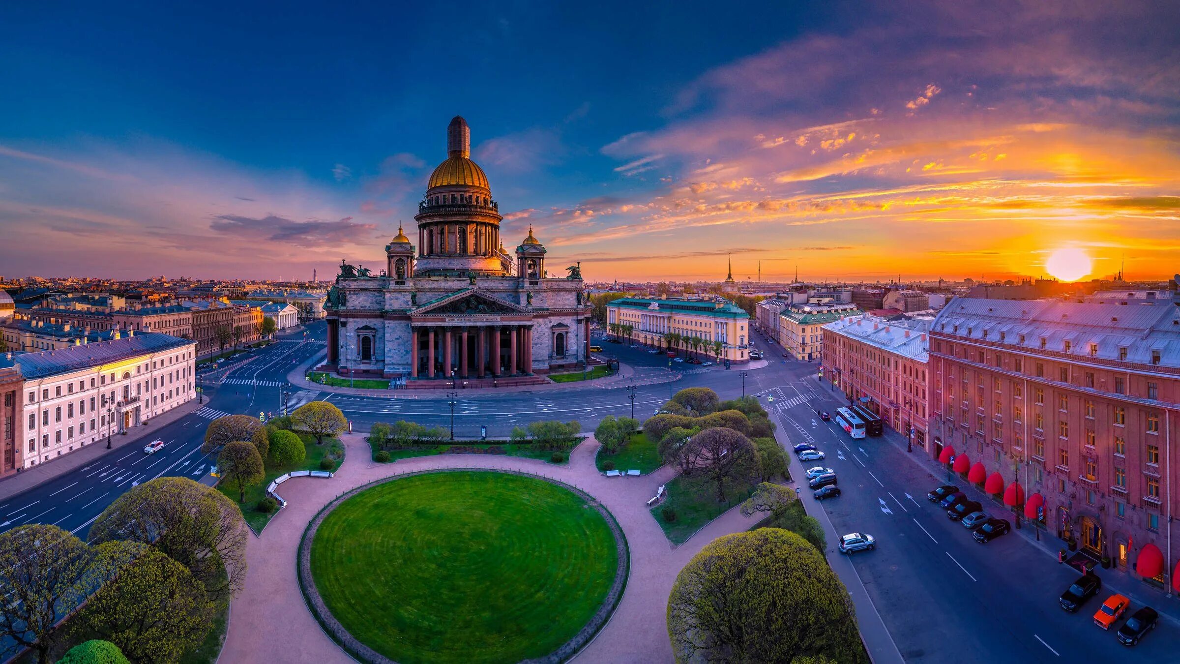 Исаакиевский сквер в Санкт-Петербурге. Идеальные дни спб