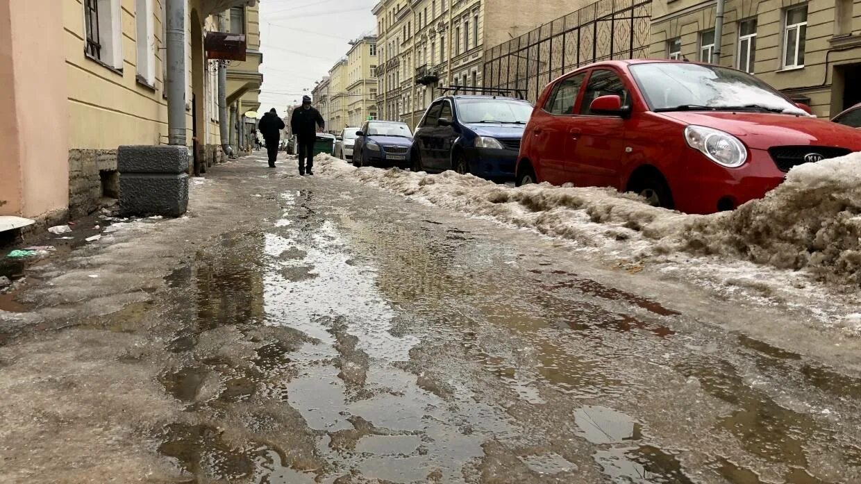 Когда придет тепло в спб. Санкт-Петербург слякоть. Сугробы в Питере. Лужи в Питере. Грязный снег в СПБ.