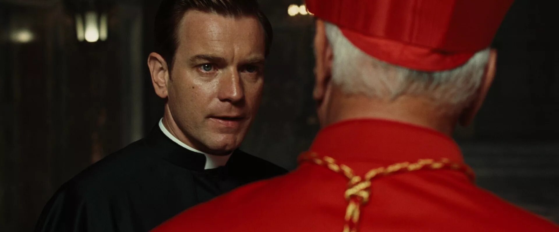 юэн макгрегор камерарий. град греха сверхъестественное. ангелы и демоны фильм 2009 юэн макгрегор. священник и демон слэш. камерарий карло.