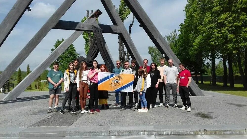 В беларуси можно жить. Белорусские нацисты. Мемориал сожженным деревням. Живе Беларусь.