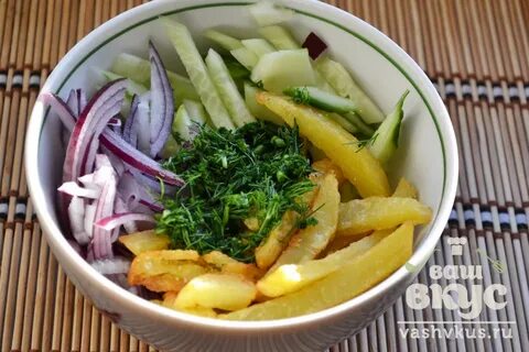 Картофель с курицей и огурцами