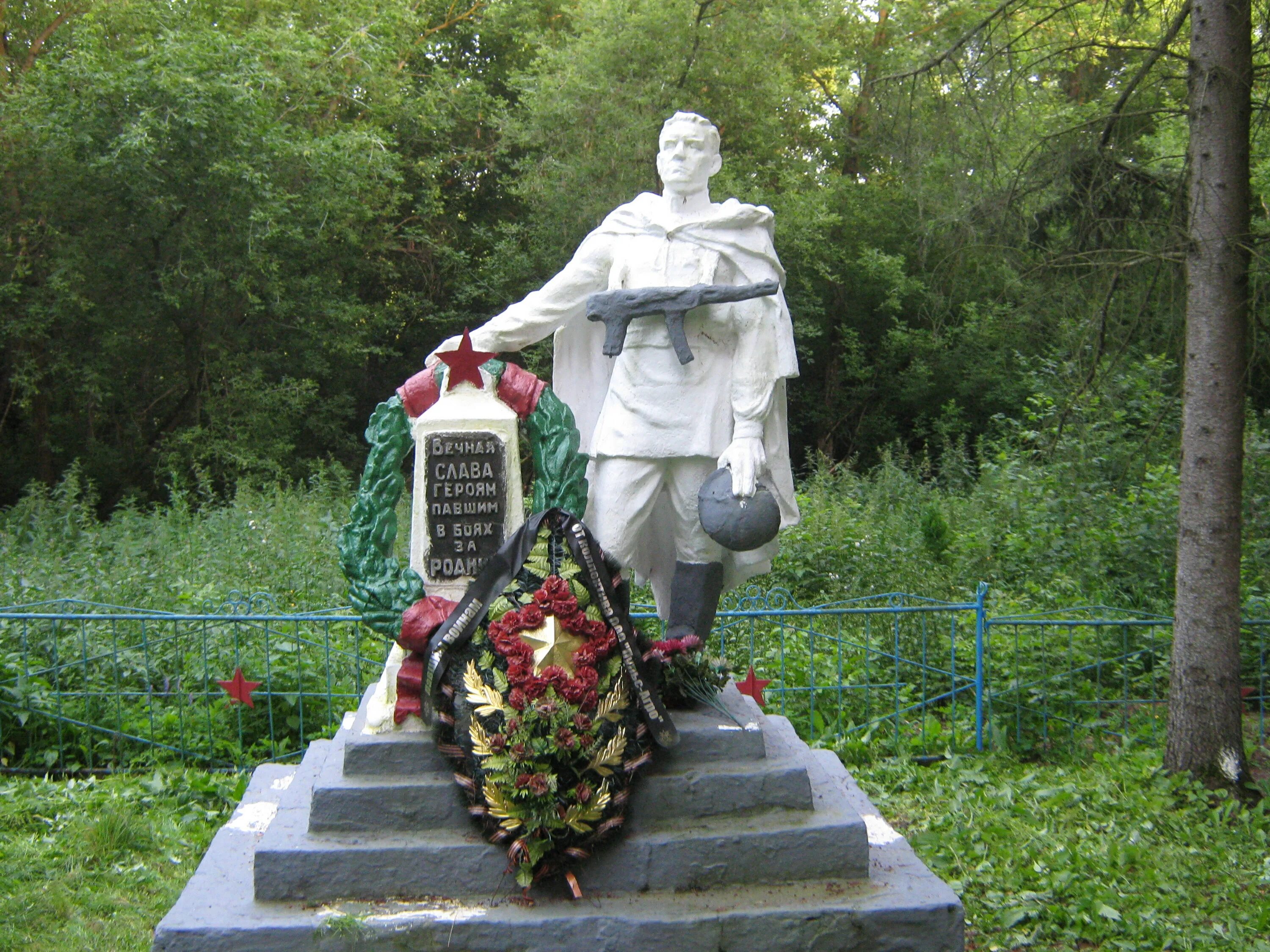 Деревня большой синковец. Синковец деревня орловская область. Синковец деревня орловская область. Братская могила в петергофе. Синковец деревня орловская область.