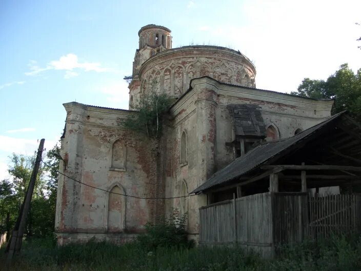 Тарусский р. Заброшенная Церковь Таруса. Заброшенные места под Тарусой. Заброшки Таруса. Усадьба Барятино Калужская область.