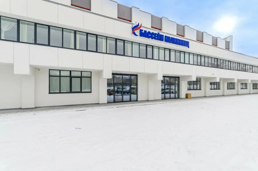 стадион спортивного комплекса «калининец». манеж калининец екатеринбург. вывеска стадион. дженезис ледовый дворец. арена локомотив екатеринбург.