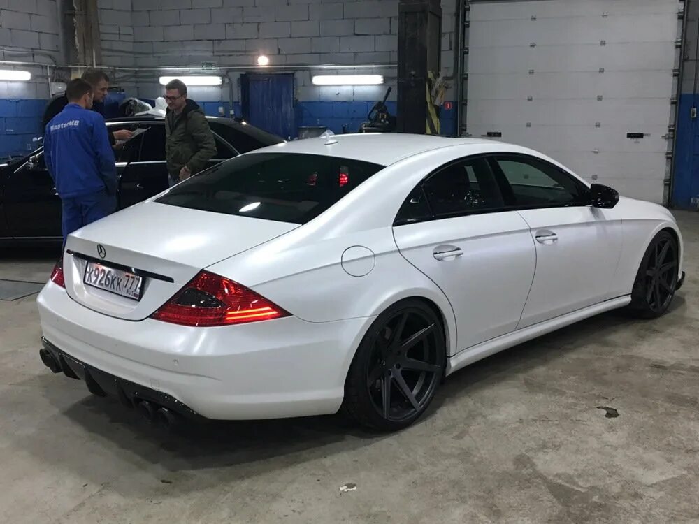 Mercedes Benz CLS w219. Mercedes CLS 219. Мерседес банан CLS 500. Mercedes CLS 2008. Цлс банан цена