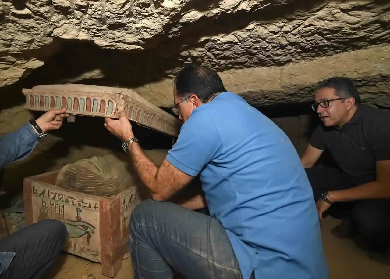Найден каир. Раскопки саркофагов в Египте. Египет Гробница саркофаг. Гробница Тутанхамона Мумия. Находка в Египте 2020 саркофагов.