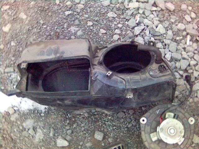 по прозьбам трудящихся- саморез на заслонку отопителя - Lada 21102, 1,5 л, 2003 