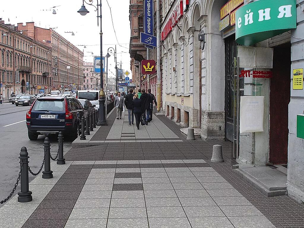петербург тротуары. тротуар питер. петербург тротуары. петербург тротуары. храм булыжная мостовая.
