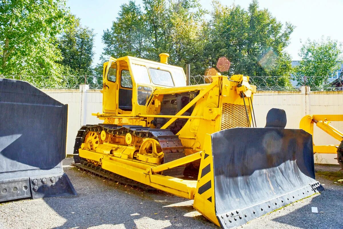 чтз т-100. чтз т-100. т-100 трактор. трактор чтз 100. чтз 100 бульдозер.