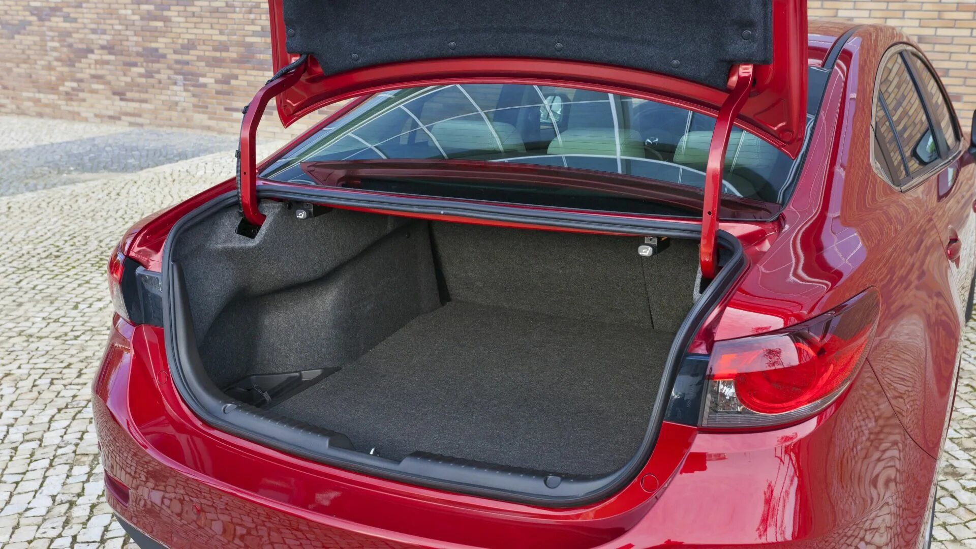 Багажник мазда 6 gg. Mazda 6 gg седан открытый багажник. Мазда 6 GH лифтбек багажник. Mazda 3 2019 багажник. Mazda 6 габариты багажника.