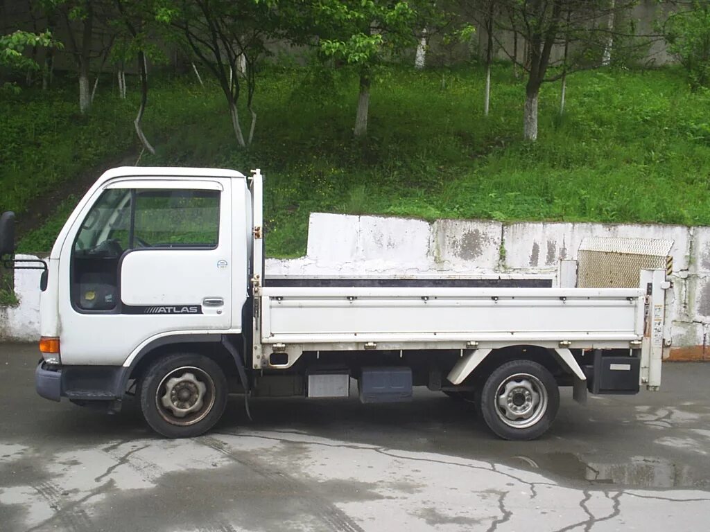 Грузовичок ниссан. Nissan Atlas Truck. Ниссан атлас 150. Грузовичок Ниссан атлас. Nissan Atlas грузовой.