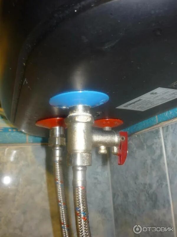 Обратный клапан на водонагреватель термекс 80литро. Предохранительный клапан для водонагревателя. Течет клапан на бойлере. Обратный клапан для водонагревателя термекс 50 литров. Течет клапан на бойлере.