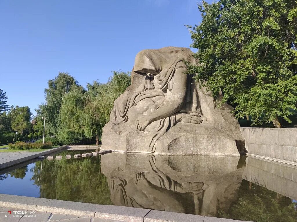 Теппо колыбель скорби. Площадь скорби на Мамаевом Кургане. Мамаев Курган Волгоград Скорбящая мать. Монумент Скорбящая мать Волгоград. Мамаев Курган Волгоград озеро слез.