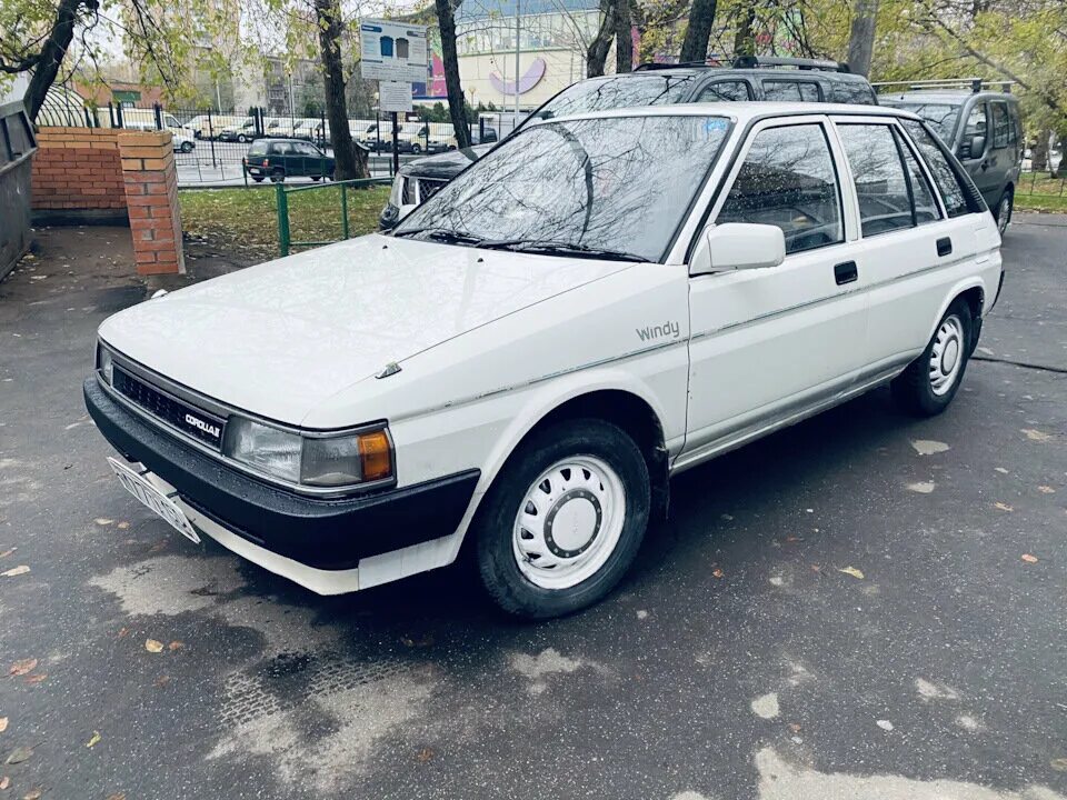 Королла 2 поколение. Toyota Corolla 2 1987. Toyota Corolla II l30. Toyota Corolla ll 1985. Тойота Королла 2 1987 года.